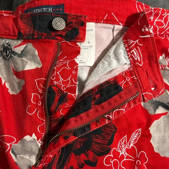 Bill Blass Capri Pants Women’s Size 8 Red Gray Floral Stretch Cropped - Picture 4 of 6